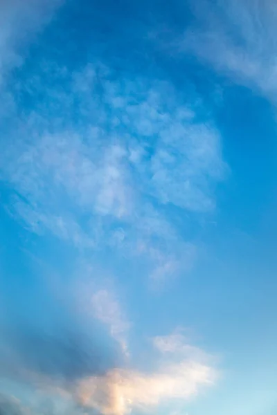 Blå Himmel Med Vita Moln Perfekt För Himmelsbyte — Stockfoto