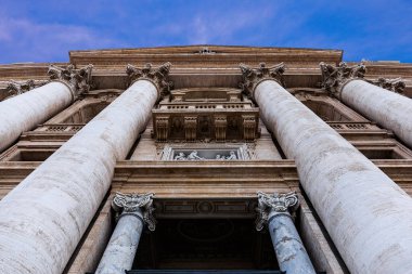 Aziz Peter Bazilikası Vatikan 'daki Piazza San Pietro' dan görüldüğü gibi. Aziz Peter Katedrali.