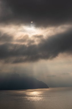 Dünyaca ünlü Amalfi sahilindeki Rocky Shore. Unesco Dünya Mirası Bölgesi. Campania, İtalya.