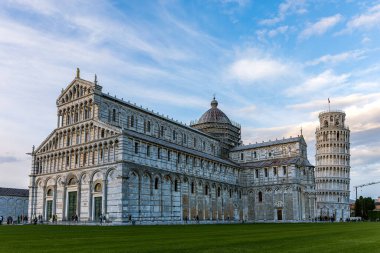 Eğik Pisa Kulesi, İtalya