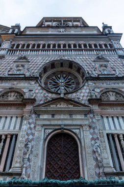 Bergamo 'daki kilise. İtalya 'da Santa Maria Maggiore Bergamo Bazilikasının Dekorasyonu.