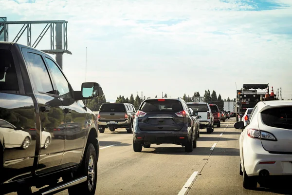 Hora punta en la autopista Imágenes De Stock Sin Royalties Gratis