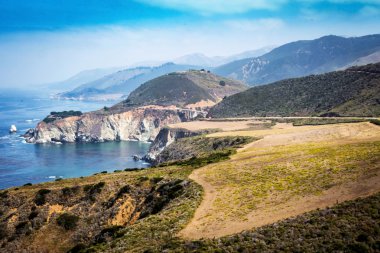 Pasifik Kıyıotobanından uçmadan Pch köprüde biby