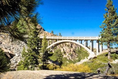 Donner Gölü gökkuşağı Memorial Köprüsü