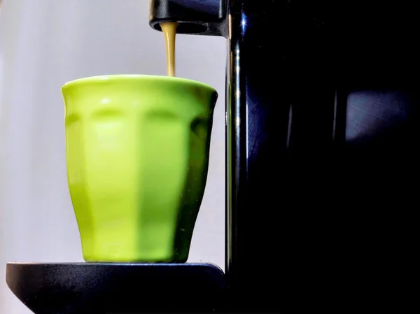 Espresso machine streaming koffie Stockfoto