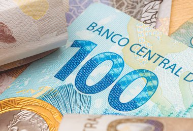 Gerçek para, Brezilya 'dan gelen para. Para, Reais, Brezilya. Brezilya Gerçek banknotları yakın plan.