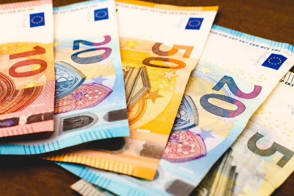 Pengar Euro Europeiska Unionens Valuta Eurosedlar Och Pennor Kontorsmiljö Närbild — Stockfoto