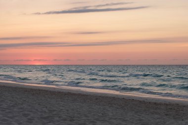 Küba'da okyanus plaj