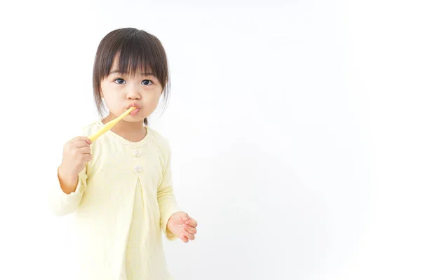 Pequeña Niña Cepillándose Los Dientes — Foto de Stock