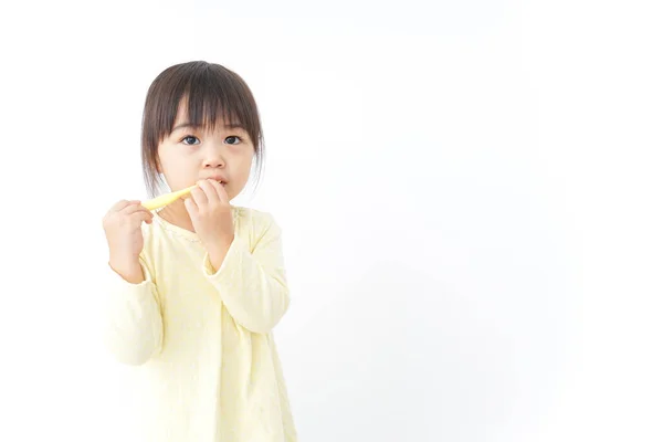 Pequeña Niña Cepillándose Los Dientes — Foto de Stock