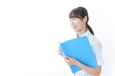 Genç hemşirenin klinik kaydı var.