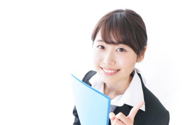 Genç iş kadını bir şeye işaret ediyor..