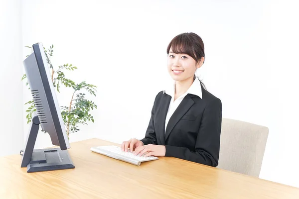 Junge Asiatische Geschäftsfrau Arbeitet Büro — Stockfoto