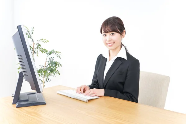 Junge Asiatische Geschäftsfrau Arbeitet Büro — Stockfoto