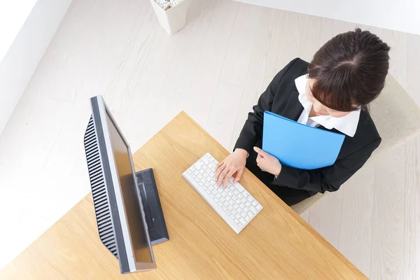 Young Asian Businesswoman Working Office — Stock Photo, Image