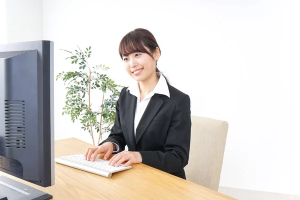 Junge Geschäftsfrau Arbeitet Büro — Stockfoto