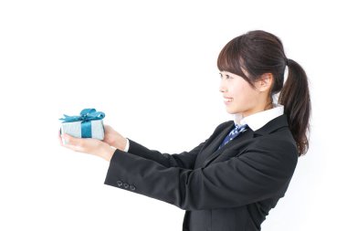  Liseli kız hediye veriyor..