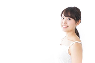 Kadın banyodan çıkıyor..