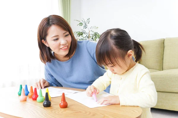 Ouder Kind Schilderen Een Beeld Thuis — Stockfoto