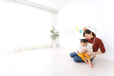 Çocuk bakıcısı soğuk algınlığı geçiriyor..