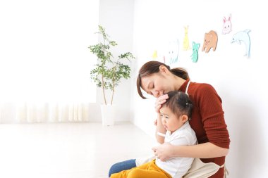 Çocuk bakıcısı soğuk algınlığı geçiriyor..