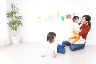 Anaokulunda oynayan çocuklar.