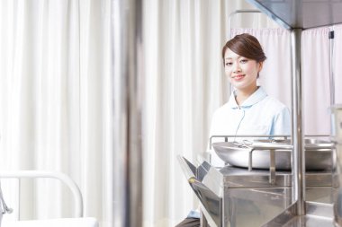 Hastanede çalışan hemşire..