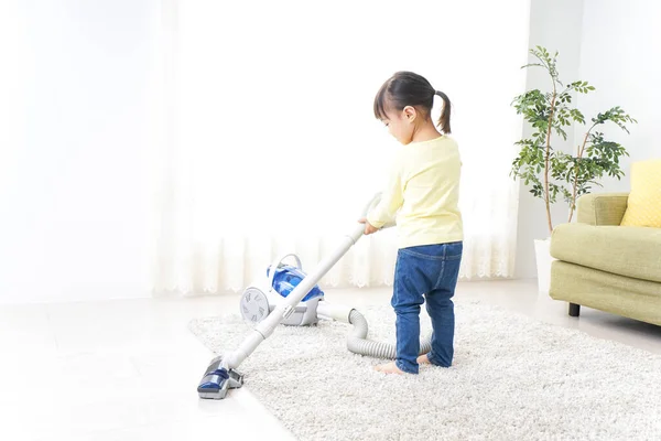 Quarto Limpeza Infantil Menina Com Aspirador — Fotografia de Stock