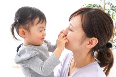 Anne ve çocuğu kapatın.