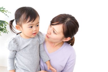 Anne ve çocuğu kapatın.