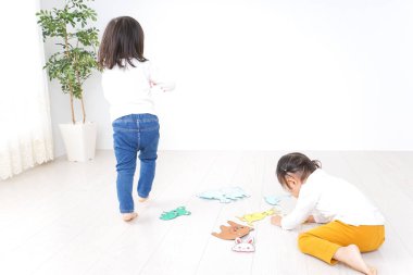 Anaokulunda oynayan çocuklar.