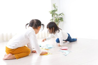 Anaokulunda oynayan çocuklar.