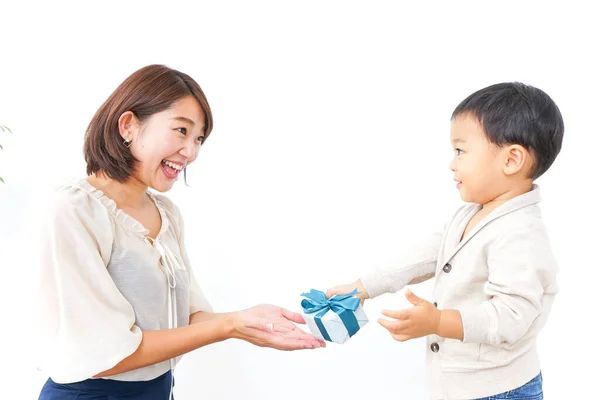 Child Giving Mother Present — Stock Photo, Image