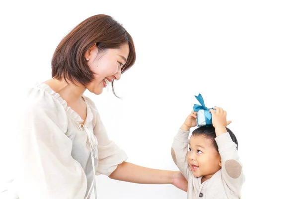 Child Giving Mother Present — Stock Photo, Image