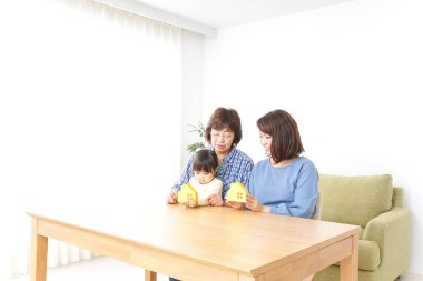 Avcı evinde üç nesildir kadınlar yaşıyor.