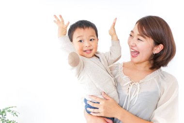 Sevimli küçük çocuk ve anne..