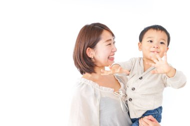 Sevimli küçük çocuk ve anne..