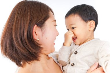 Sevimli küçük çocuk ve anne..