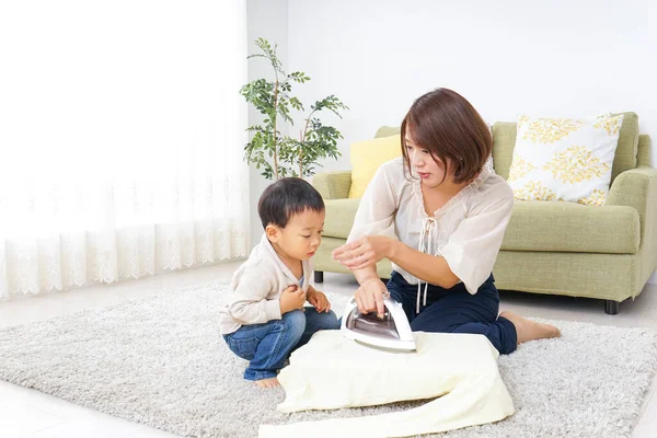 Mother Doing Household Chores Child — Stock Photo, Image