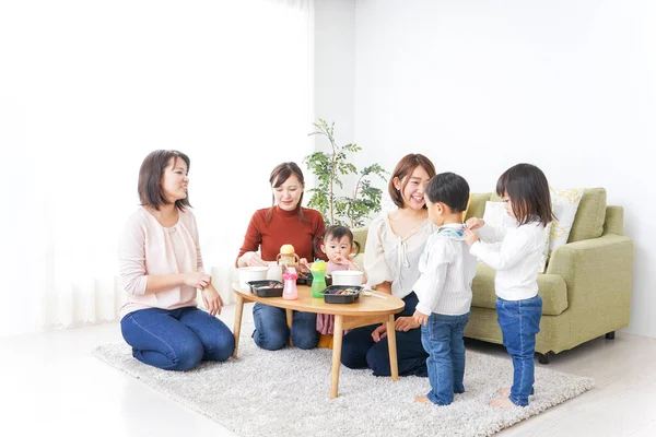 Mothers Friends Children Doing Party — Stock Photo, Image