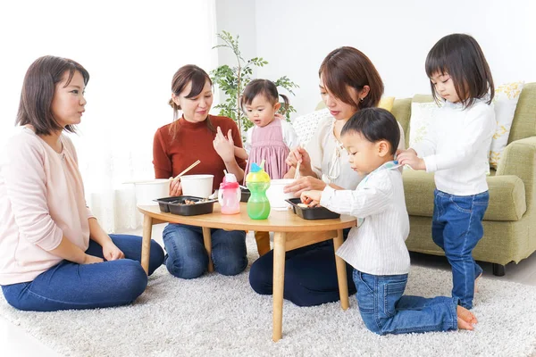 Mothers Friends Children Doing Party — Stock Photo, Image