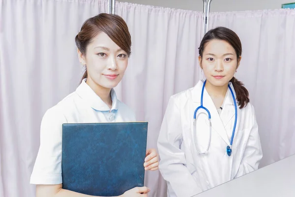 Female Doctor Nurse Doing Meeting — Stock Photo, Image