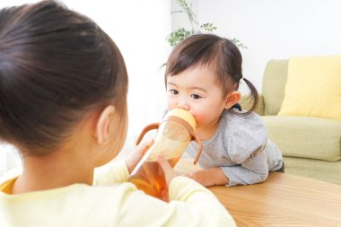 Anaokulunda oynayan çocuklar.