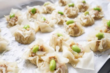 Ev yapımı etli börek.