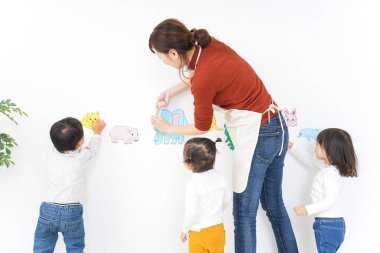 Anaokulundaki Asyalı çocuklar  