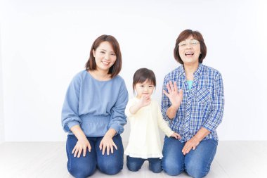 Asyalı arkadaş canlısı aile imajı.