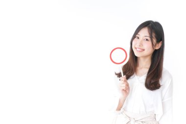 Genç bayanın imzası var.