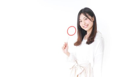 Genç bayanın imzası var.