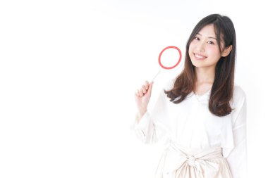 Genç bayanın imzası var.