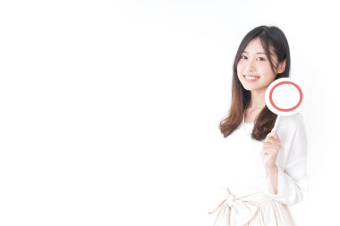 Genç bayanın imzası var.